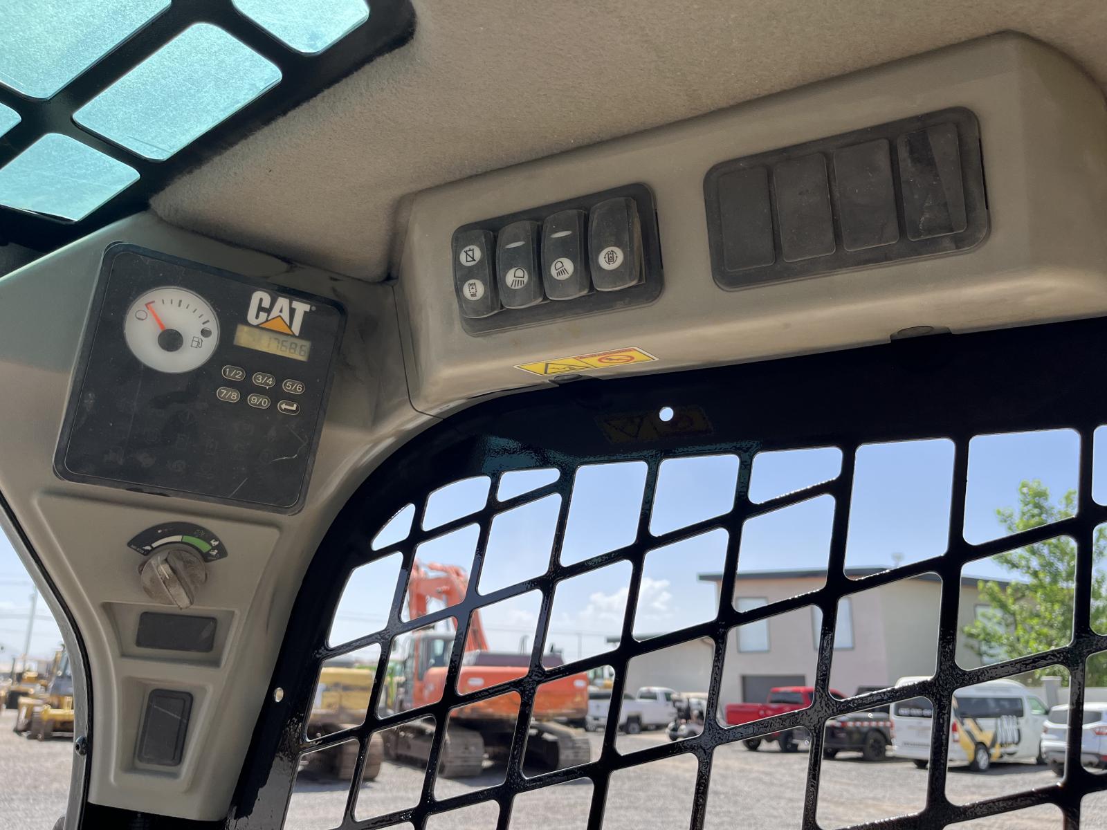 ./imagenes/INVOICE/2019/18004/CATERPILLAR 262D (8).JPG